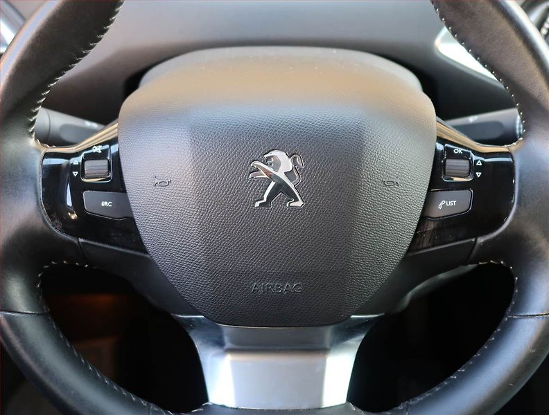 Peugeot 308 (2017) 1.6 BlueHDi, Automat, Navi - fotka 16 z 18