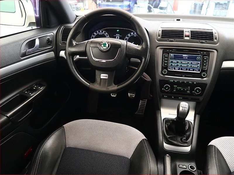 Škoda Octavia (2010) RS 2.0 TDI, Navi, Tempomat - fotka 7 z 15