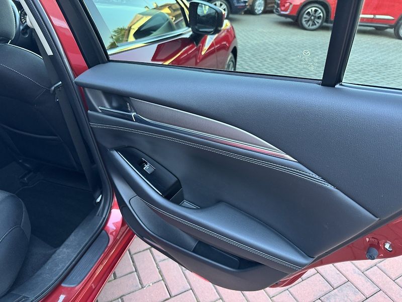 Mazda 6 (2018) 2.5i G-194 Automat LED Bose - fotka 23 z 50