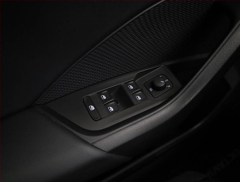 Škoda Octavia (2023) Ambition 2.0 TDI, ČR,1.maj - fotka 17 z 19