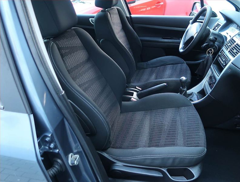 Peugeot 307 (2008) 1.6 HDi, 7 míst, Serv.kniha - fotka 9 z 16