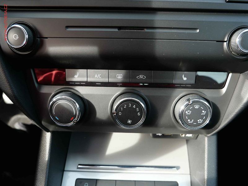 Škoda Octavia (2014) 1.6 TDi, ČR, Ambition - fotka 13 z 16