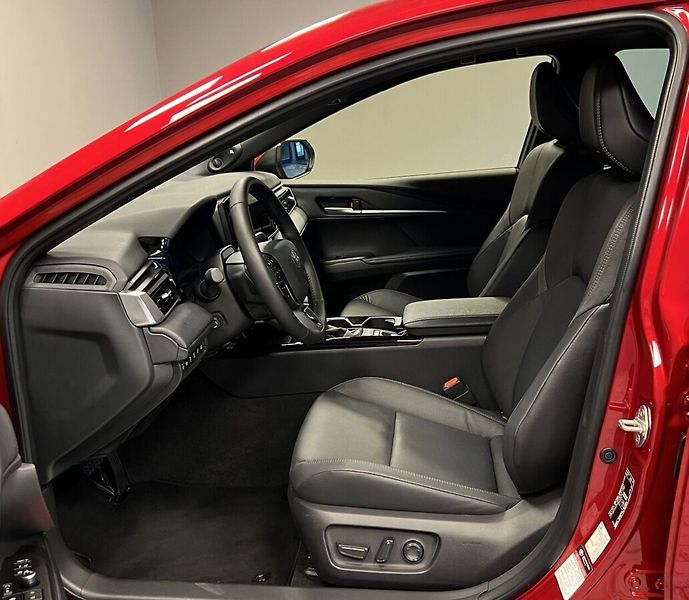 Toyota Camry 2.5 Hybrid AT EXECUTIVE - fotka 9 z 18
