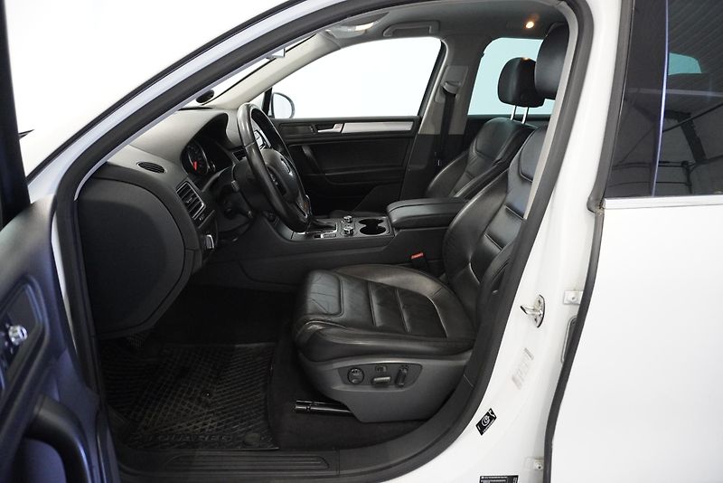 Volkswagen Touareg (2013) 3,6 V6 FSI AUTOMAT 4X4 KŮŽE - fotka 16 z 31