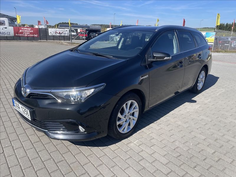 Toyota Auris 1,8 E-CVT Hybrid CZauto 1maj D - fotka 32 z 37