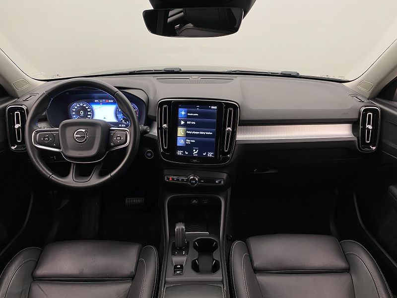 Volvo XC40 T5 AWD MOMENTUM AUT - fotka 2 z 45
