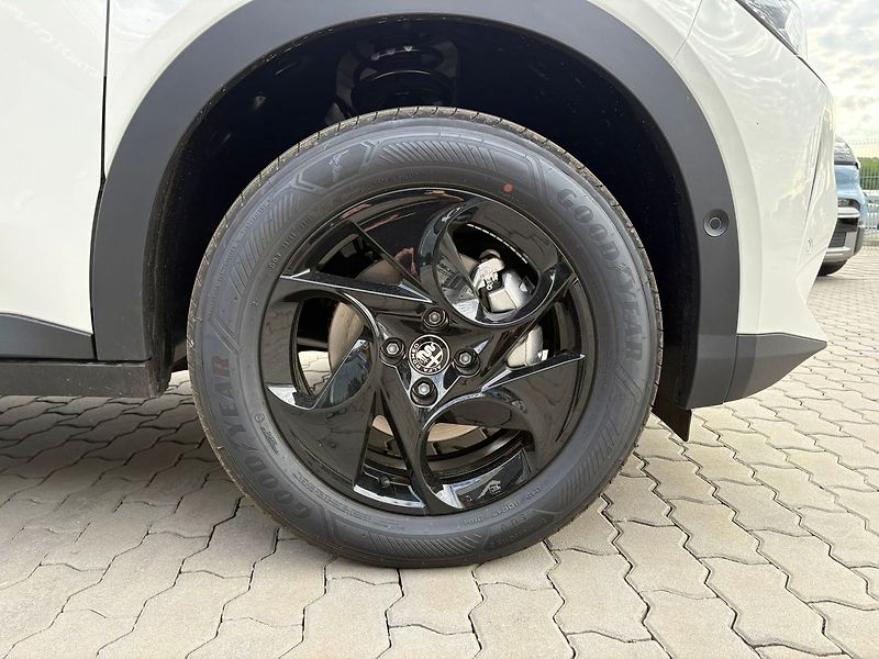 Alfa Romeo Junior (2026) 1.2 Turbo Hybrid 145k eDCT6 - fotka 9 z 16