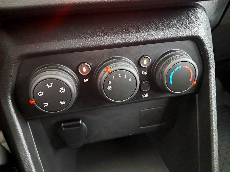 Dacia Jogger (2022) 1.0 TCe, LPG, ČR,1.maj - fotka 13 z 19