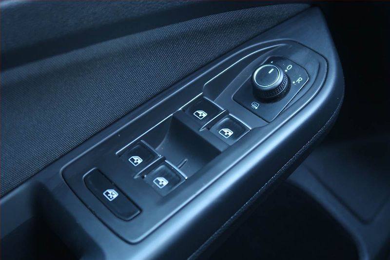 Volkswagen Golf (2022) Life 2.0 TDI, Automat - fotka 23 z 25