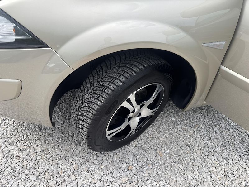 Renault Mégane (2009) 1.6-16V,1MAJITEL,NEHAVAR.PĚKNÉ - fotka 29 z 40