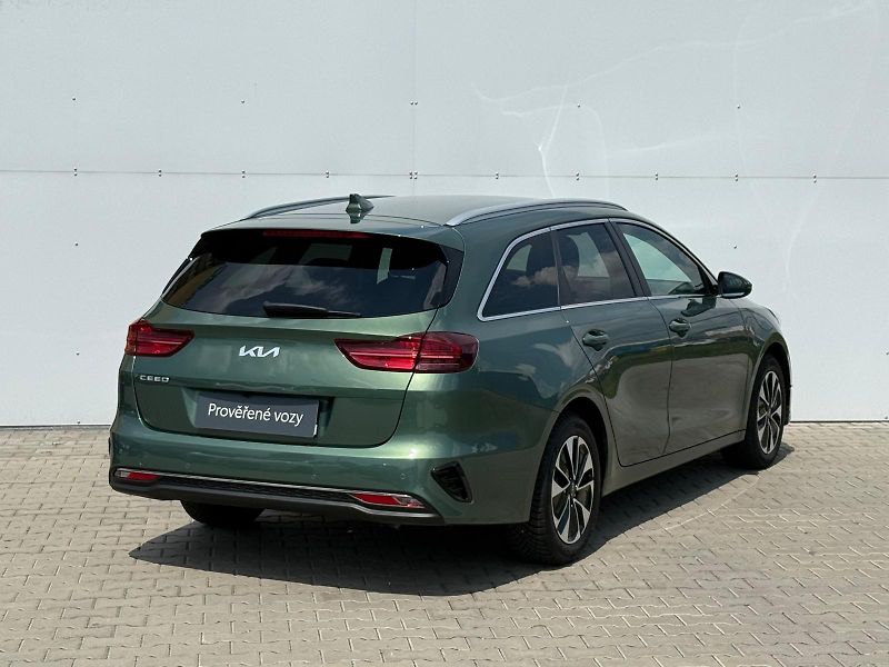 Kia Ceed 1.5 T-GDi 7DCT TOP - fotka 2 z 27