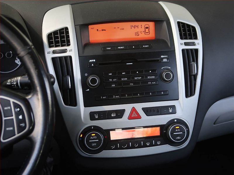 Kia Ceed (2007) 1.6 CRDi, po STK - fotka 11 z 16
