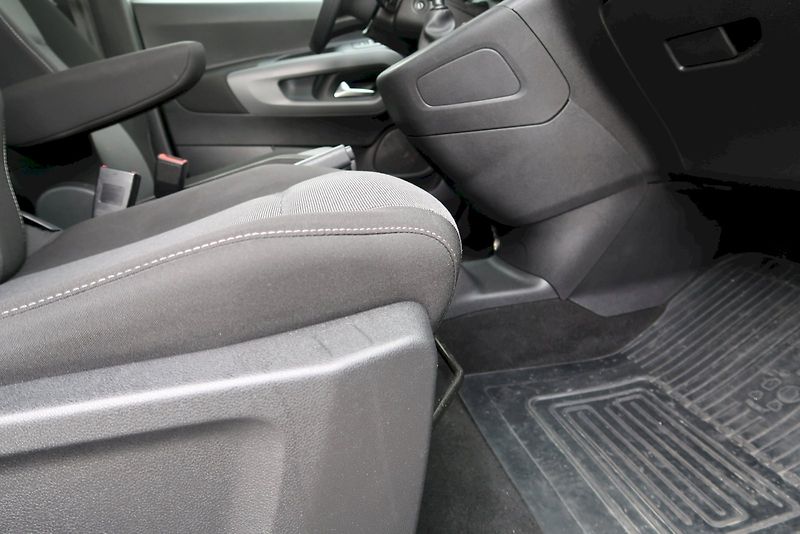 Toyota ProAce City Verso (2022) Business Shuttle 1,2 T Long /8 - fotka 14 z 32