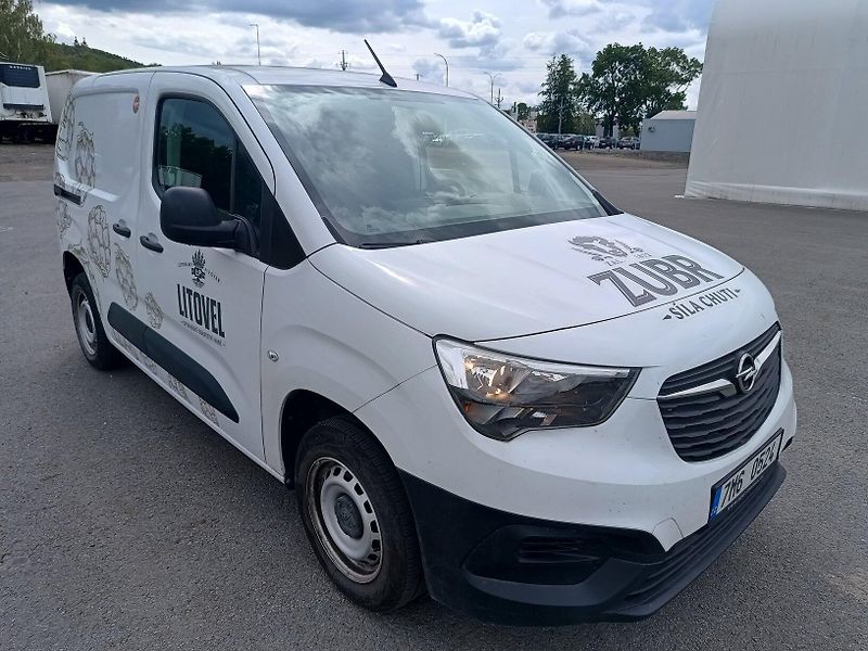 Opel Combo 1.2T - fotka 8 z 31