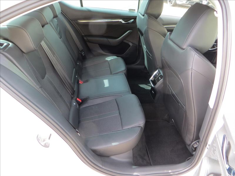 Škoda Octavia 2,0 TDI Style ČR Kamera Výhřev - fotka 27 z 29