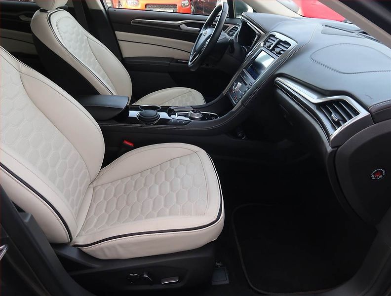 Ford Mondeo (2020) Vignale 2.0 EcoBlue, 4X4 - fotka 9 z 15
