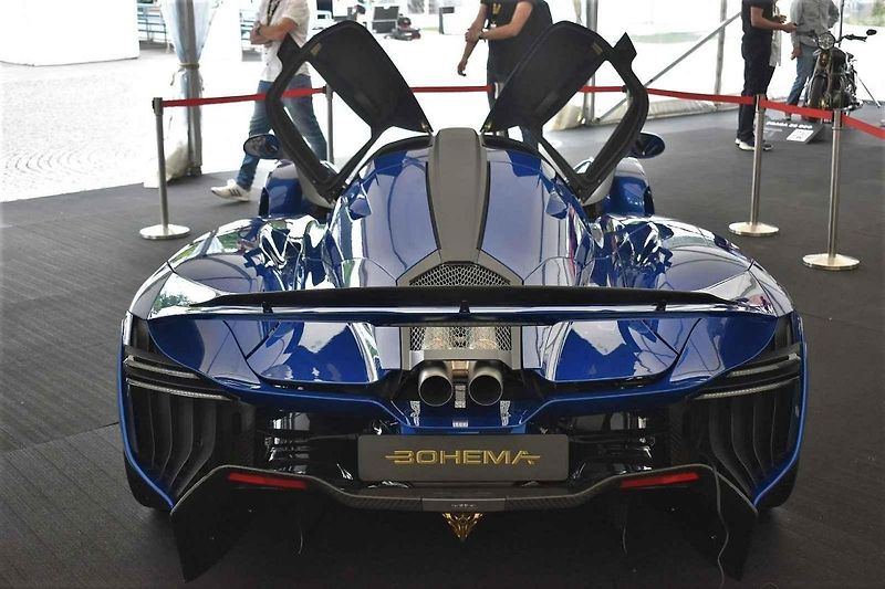 V případě Mustangu zatím nejsou známé výkonové parametry a ani cena