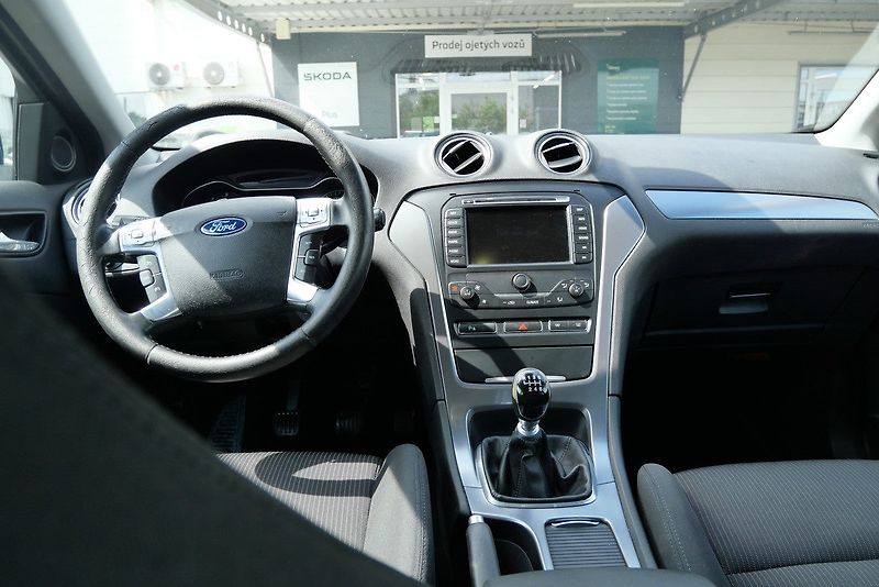 Ford Mondeo - fotka 5 z 6