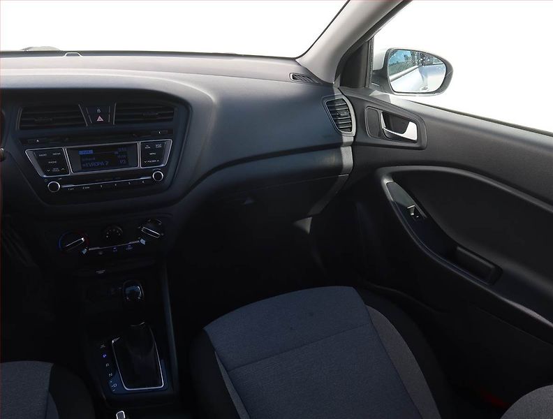 Hyundai i20 (2016) 1.4, Automat, Serv.kniha - fotka 8 z 18