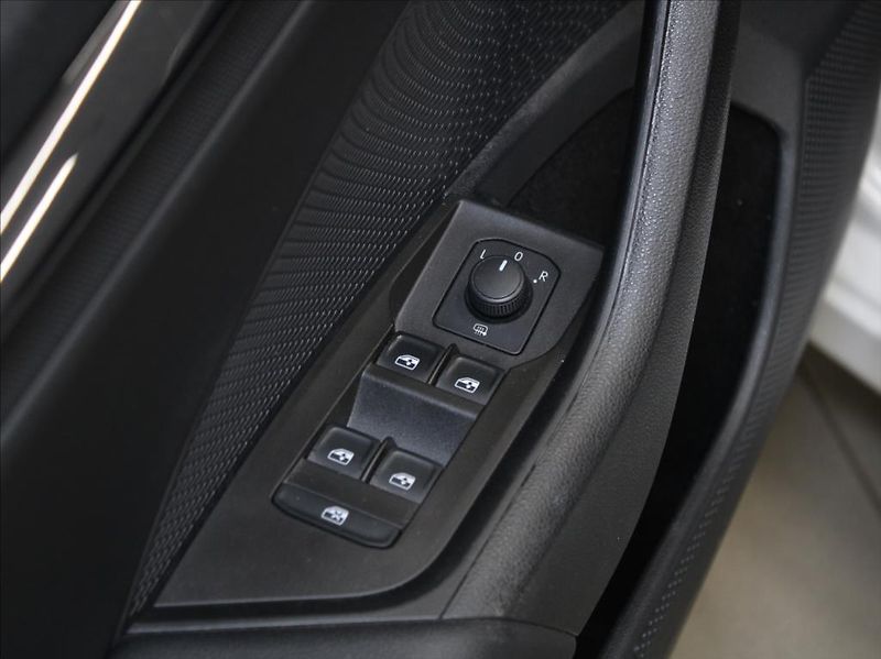 Škoda Octavia 2,0 TDi DSG Ambi. Výprodej! - fotka 17 z 20