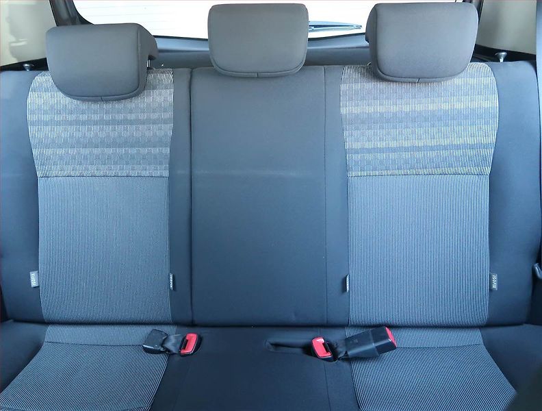 Toyota Yaris (2017) 1.0 VVT-i - fotka 10 z 16