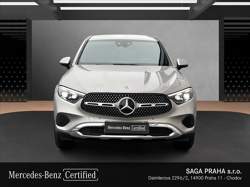 Mercedes-Benz GLC 300e 4MATIC kupé s hybridní te - fotka 8 z 22