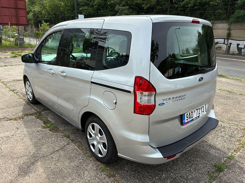 Ford Tourneo Courier 1.5 TDCi ČR 1.Maj 72 tkm DPH - fotka 5 z 24