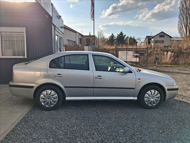 Škoda Octavia 2,0 - fotka 8 z 15