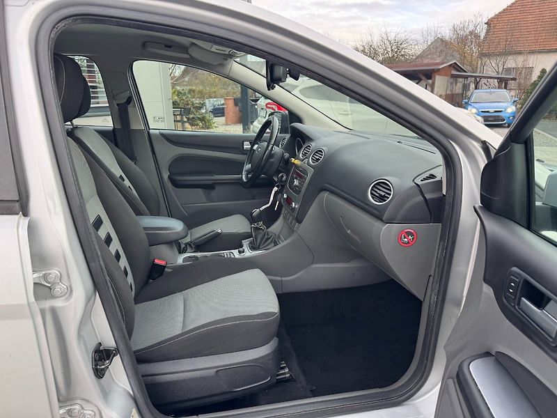 Ford Focus (2011) Trend 1.6 TDCi 80kW - fotka 26 z 31