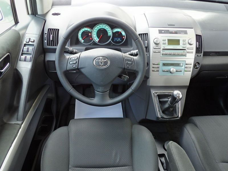 Toyota Corolla Verso 1.8 VVT-i 95kW 7 míst ČR - fotka 7 z 25