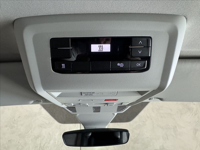 Volkswagen Multivan 2,0 TDi  DSG 4x4 BULLI Webasto - fotka 17 z 41