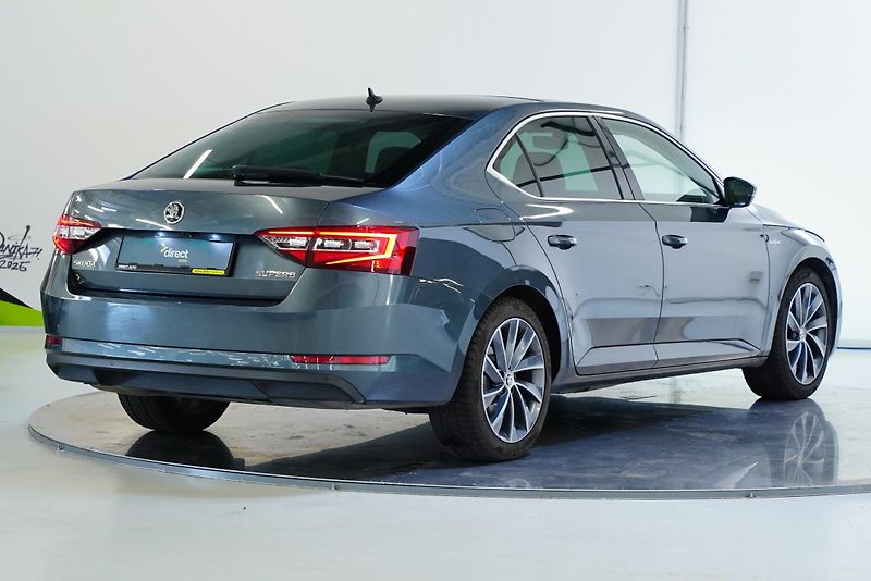 Škoda Superb - fotka 2 z 30