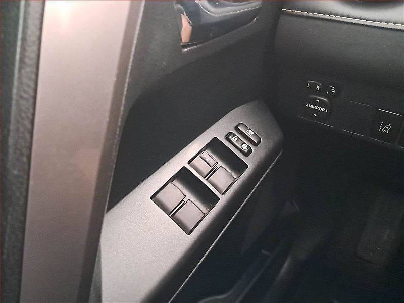 Toyota RAV4 (2018) 2.5 Hybrid - fotka 17 z 18