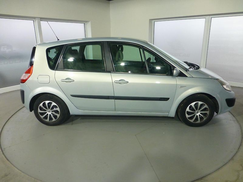 Renault Scénic (2004) 1,6 16V*DIGIKLIMA* - fotka 4 z 22