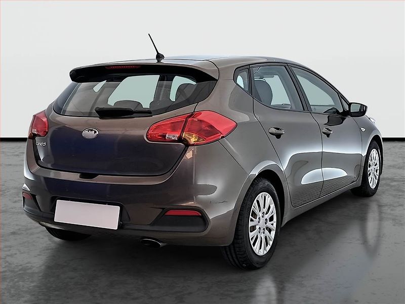 Kia Ceed (2013) 1.6 GDI, nová STK - fotka 5 z 14