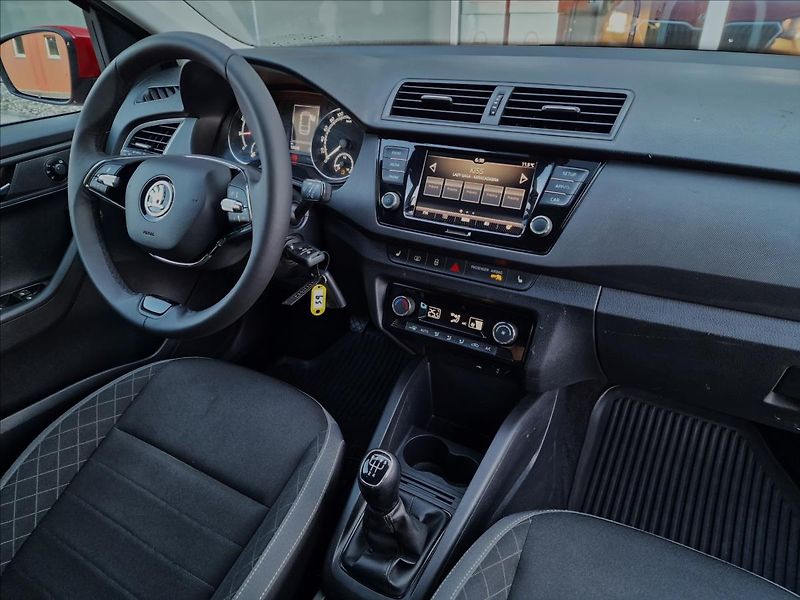 Škoda Fabia 1.0TSI Tour, původ ČR, 1.Maj. - fotka 38 z 49