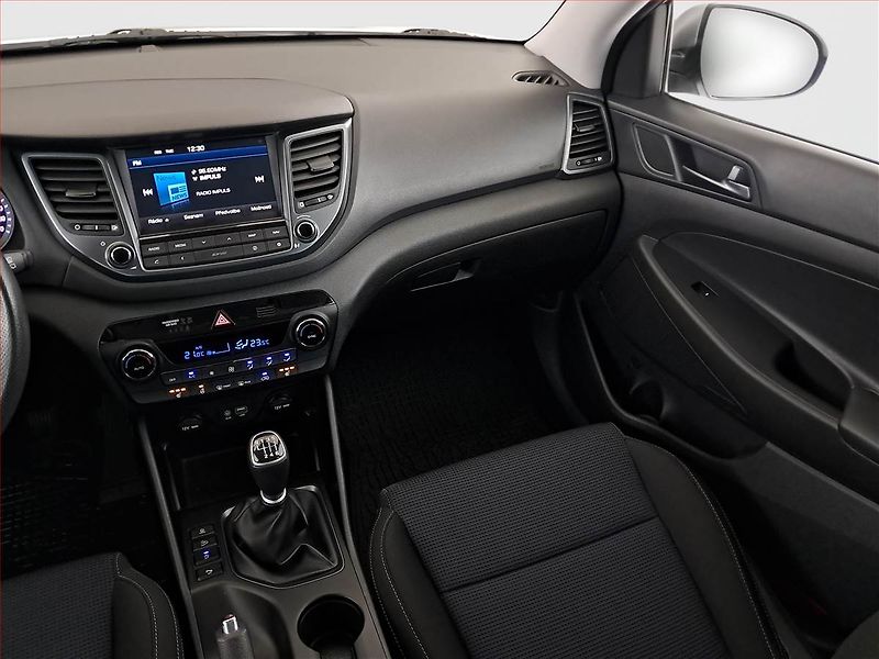 Hyundai Tucson (2017) Trikolor 1.7 CRDi, Serv.kniha - fotka 8 z 19