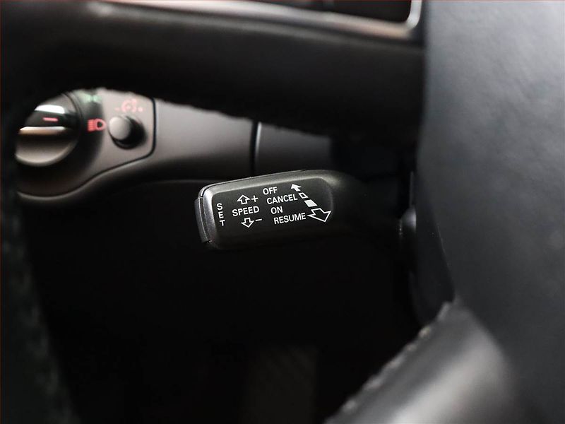 Audi A4 (2012) 2.0 TDI, Xenony, Tempomat - fotka 14 z 16