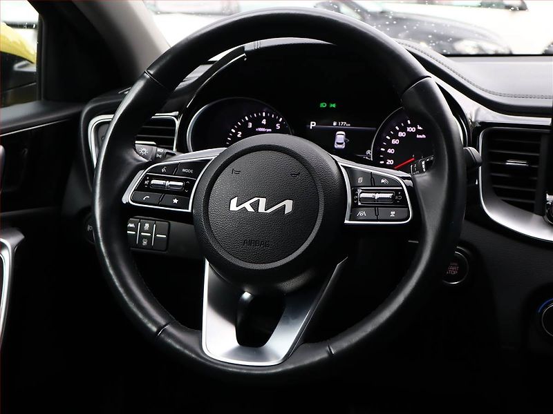 Kia XCeed (2023) 1.5 T-GDI - fotka 14 z 21