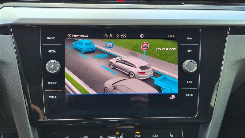 Volkswagen Arteon 2,0 TDi 110 Kw  Shooting Brake - fotka 17 z 27