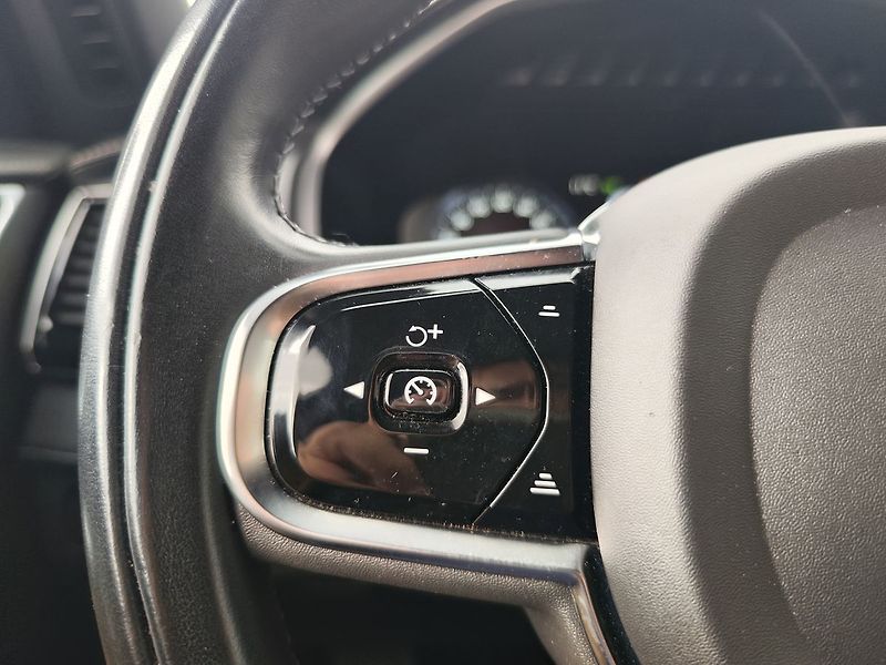 Volvo XC90 B5 2.0/173kW Inscription AT 4x - fotka 36 z 44