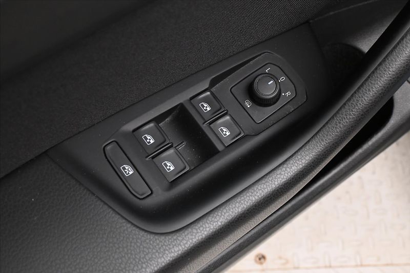 Volkswagen Passat 2,0 TDI 110kW DSG Business Zár - fotka 21 z 25