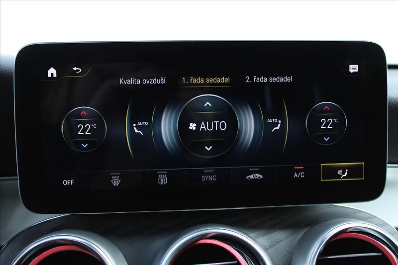 Mercedes-Benz GLC 300 4MATIC 190kW AMG ČR - fotka 24 z 29