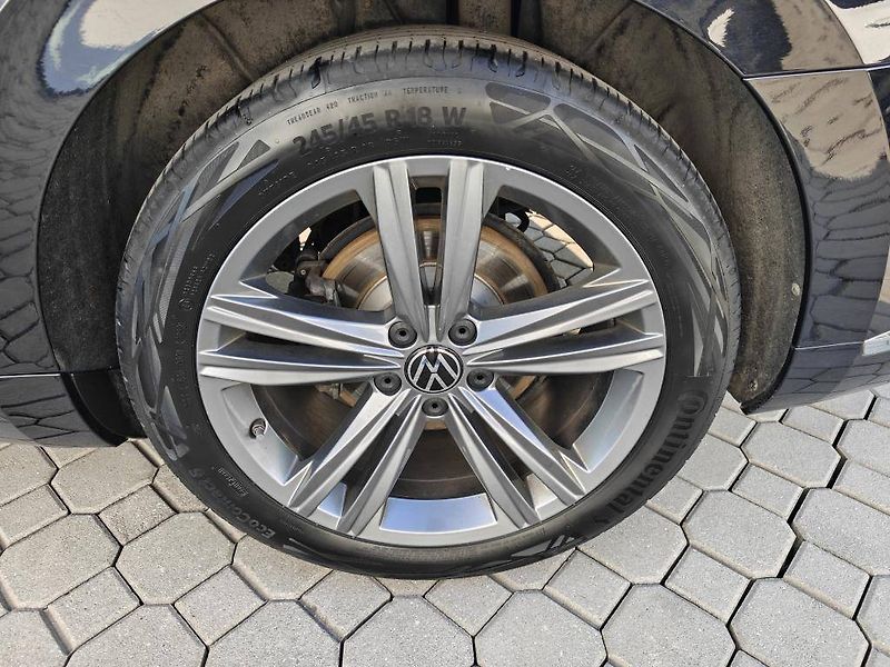 Volkswagen Arteon R-Line 6G 1,5TSI - fotka 21 z 23