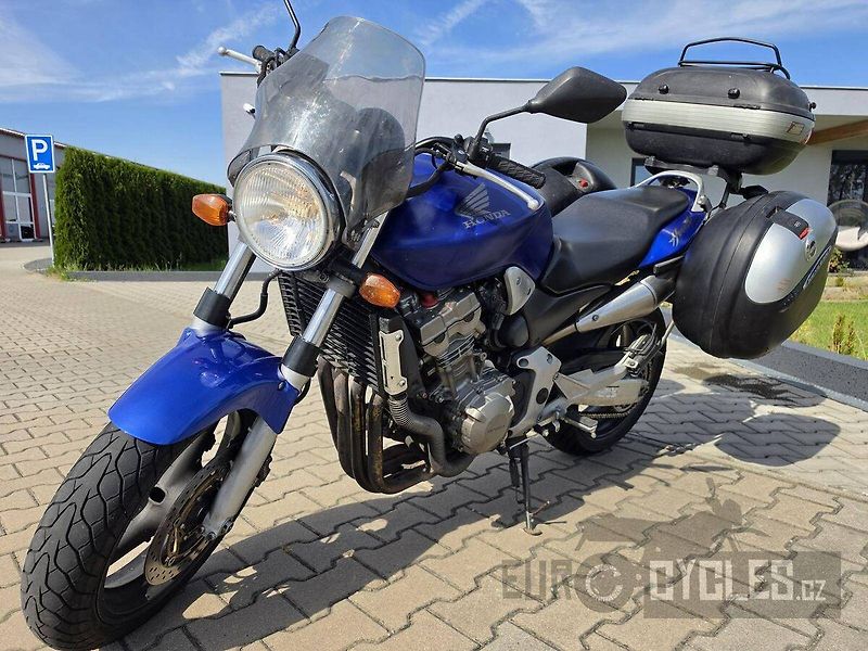 Honda CB 900 F Hornet (2004) - fotka 11 z 17