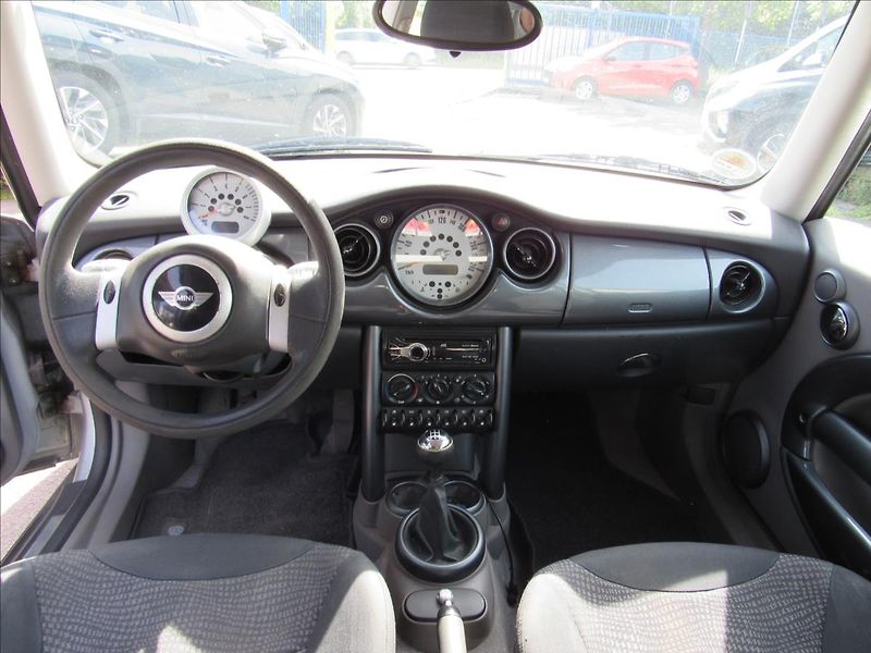 Mini One 1,6 i 66KW - fotka 11 z 24