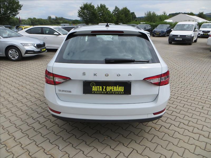 Škoda Superb 2,0 TDI Ambition DSG TAŽNÉ ČR - fotka 6 z 26