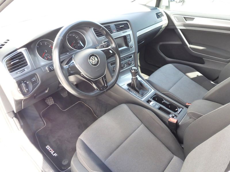 Volkswagen Golf (2017) Trendline 1,2 TSI 63kW - fotka 6 z 21