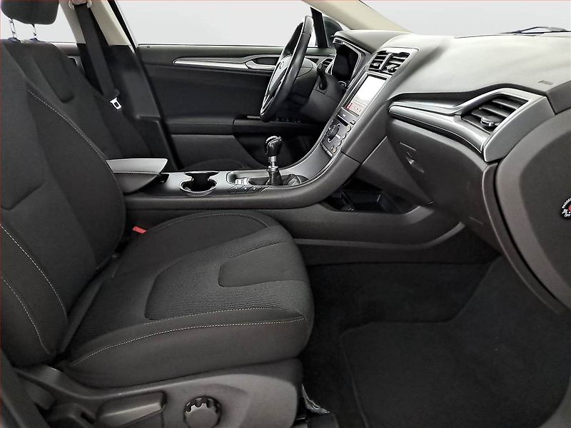Ford Mondeo (2017) Titanium 2.0 TDCI, Navi - fotka 9 z 18
