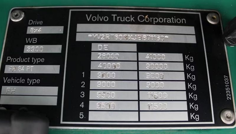 Volvo FH (2018) 540 8x4 tahač 90t - fotka 14 z 14